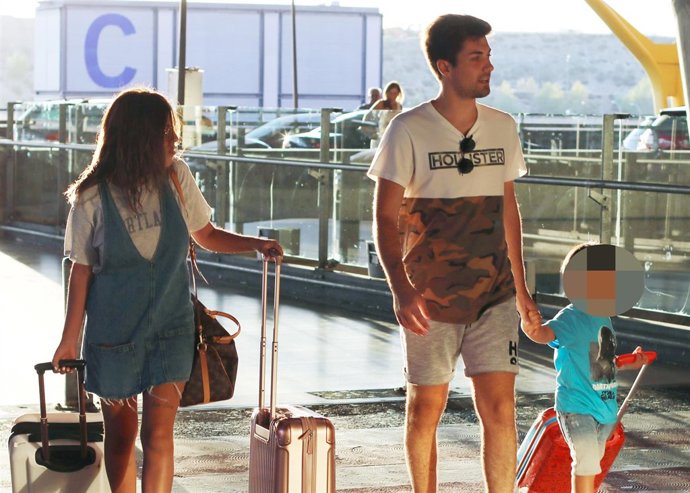 Isa Pantoja y Alejandro Albalá ponen rumbo a unas nuevas vacaciones 