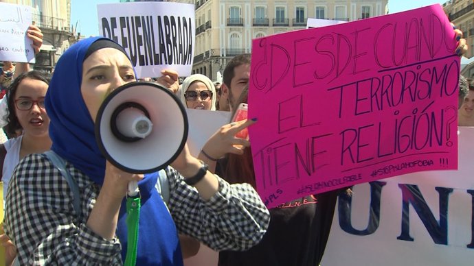 Musulmans es concentren a Barcelona amb el lema "No en el meu nom"