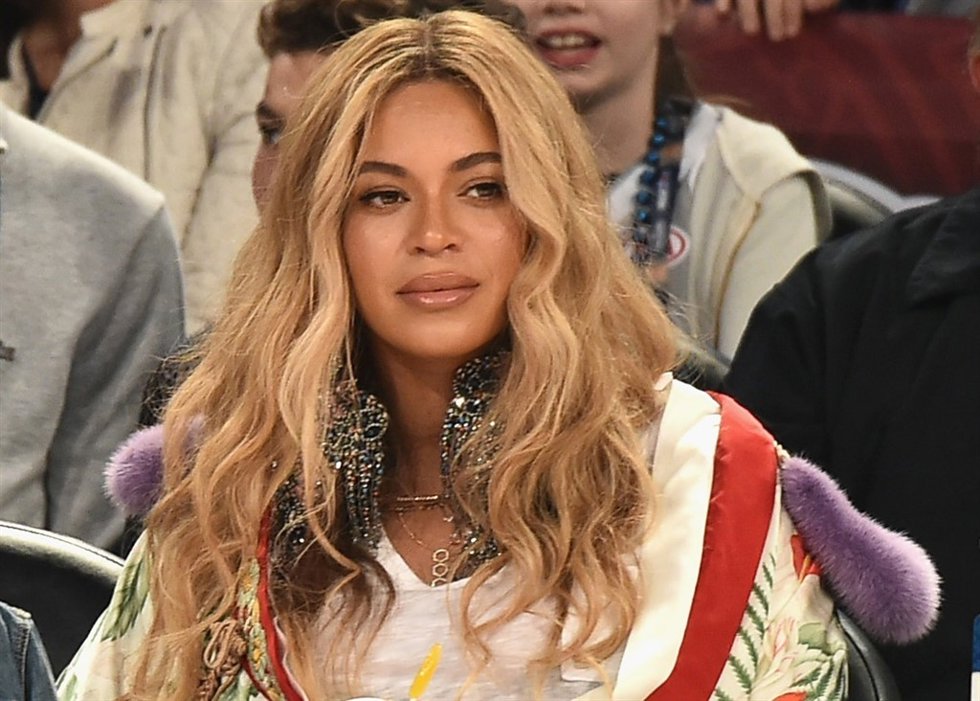 Beyoncé presume de curvas dos meses más después de haber dado a luz