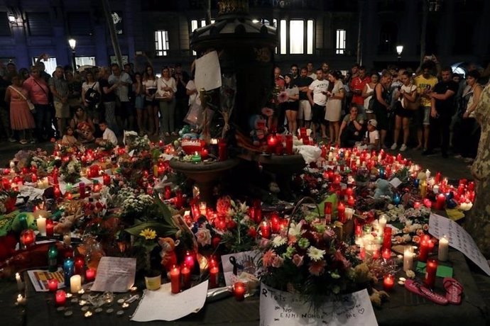 Homenajes en Barcelona tras los atentados en Las Ramblas y Cambrils