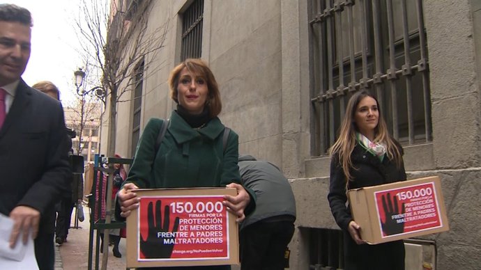 Juana Rivas llega a los juzgados de Granada