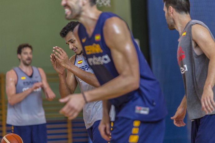 Sebas Sáiz entrenando con España