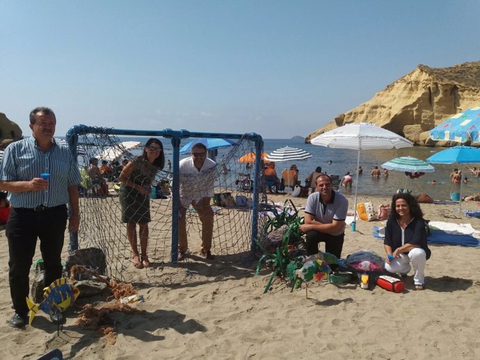 Sesiones de educación ambiental en playas de Almería