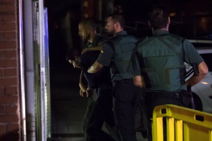 La Guardia Civil traslada a los detenidos por el atentado de Barcelona Y Cambril