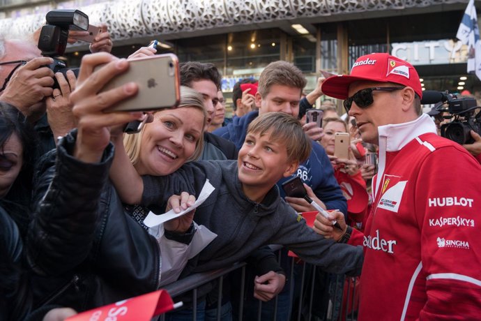 Kimi Raikkonen, feliz tras renovar hasta 2018 con Ferrari