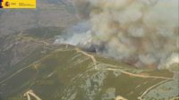 Medio Ambiente envía 10 medios aéreos al incendio forestal declarado en Encinedo (León)