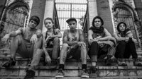 La vida de cinco punk y artistas callejeros en Medellín este jueves en el Bretón con la película 'Los Nadie'