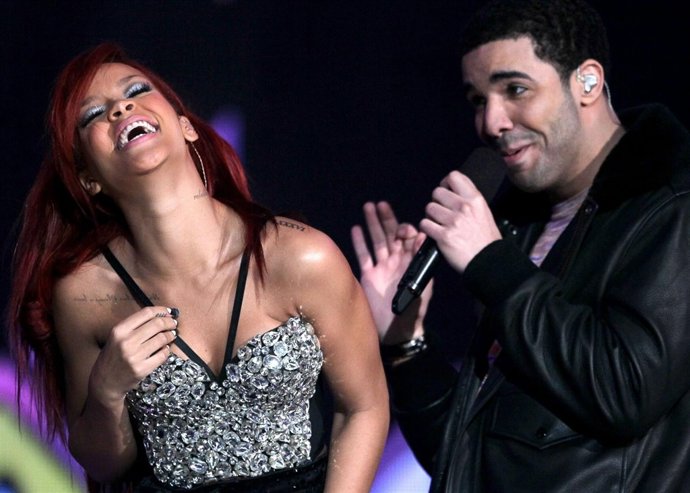 La prueba de que Drake sigue enamorado de Rihanna está en sus calcetines