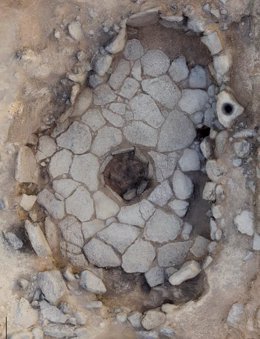 Semi-subterranean basalt paved structure in the Black Desert of 14.500 years ago