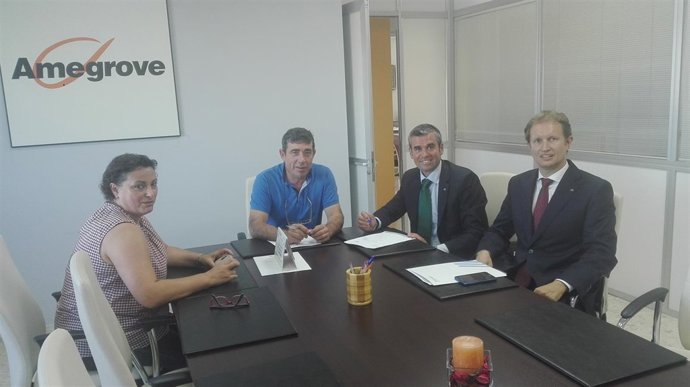 Fima del convenio entre Abanca y Amegrove