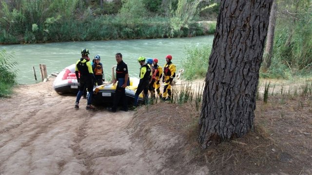 Dispositiu de cerca del menor en el riu