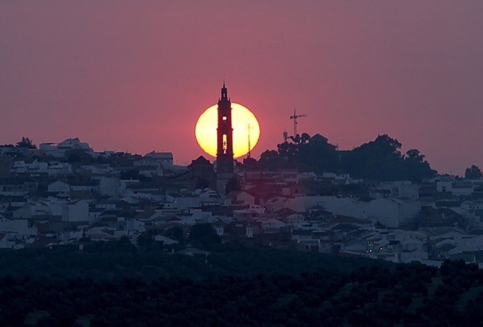 Estduio de la US identifica iglesias españolas alineadas con la salida del sol