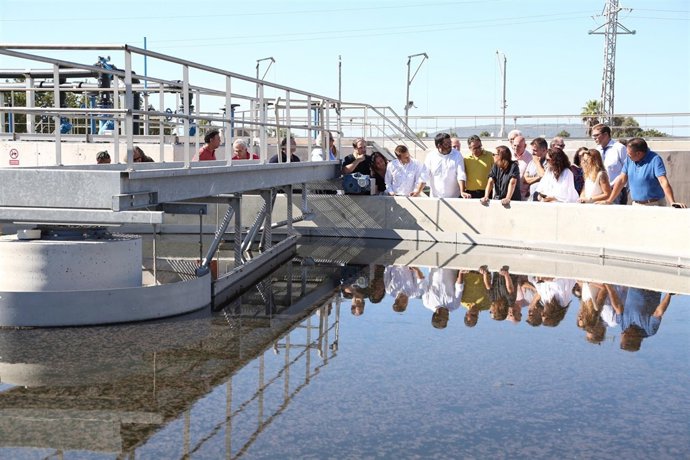 Armengol visita las instalaciones de la depuradora de Binissalem