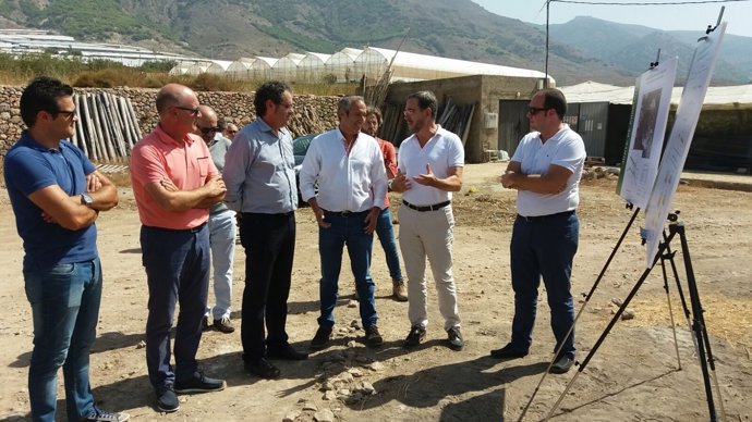 El consejero de Fomento visita las obras de la carretera entre Berja y Dalías