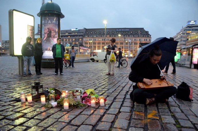 Homenaje a las víctimas del ataque terrorista en Turku