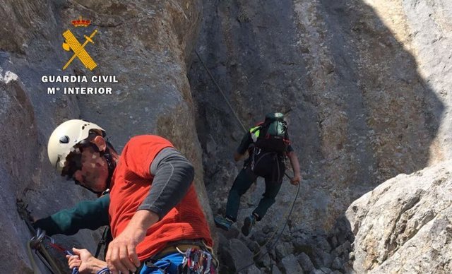 Rdo. Nota De Prensa Guardia Civil (Rescatados Dos Escaladores Enriscados Al Qued