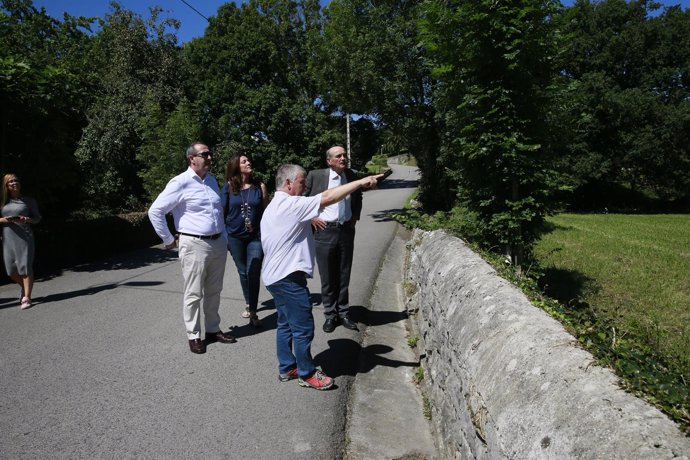 Mazón y el alcalde visitan el vial que se va a mejorar