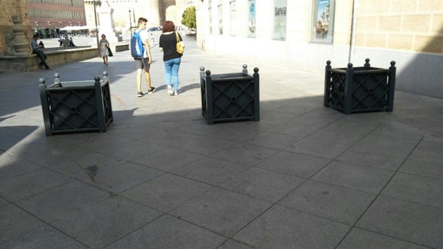 Jardineras de seguridad instaladas en Ávila. 