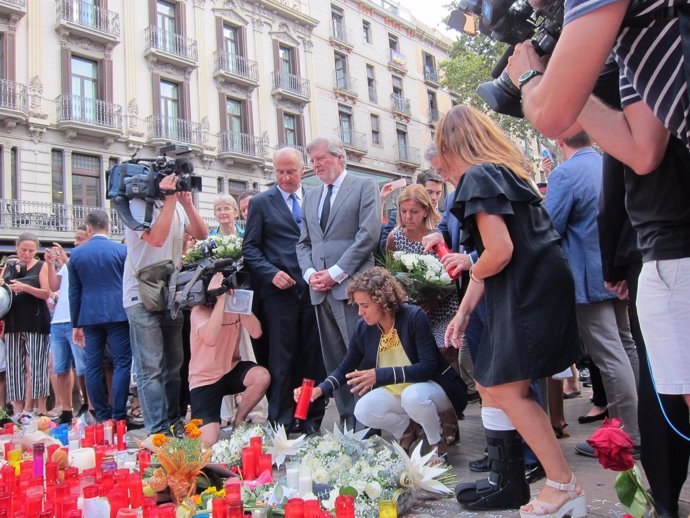 Ministros Í.Méndez de Vigo y D.Montserrat, delegado E.Millo