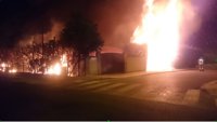 Desalojadas dos personas de una vivienda de Badajoz por un incendio de pastos