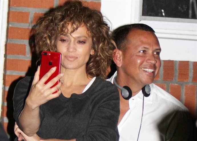 J-Lo acompañada de su chico A-Rod durante el rodaje de 'Shades of blue'