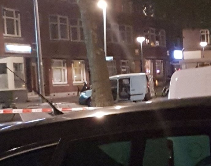 Camioneta con matrícula española cargada de bombonas de gas en Róterdam
