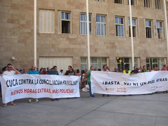 Miembros de la Junta de Personal del Ayuntamiento durante la movilización 