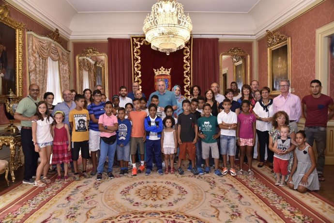 Nota De Prensa: El Ayuntamiento Recibe A Menores Saharauis Que Pasan El Verano E