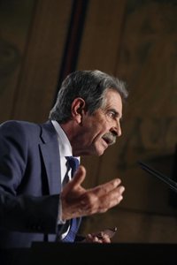 Revilla trasladará a Puigdemont y Colau el apoyo de Cantabria a las fuerzas de seguridad para acabar con el terrorismo