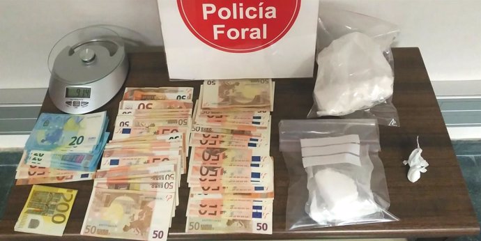 Droga, dinero y efectos incautados.