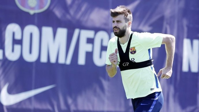 Gerard Piqué en un entrenament del Barça