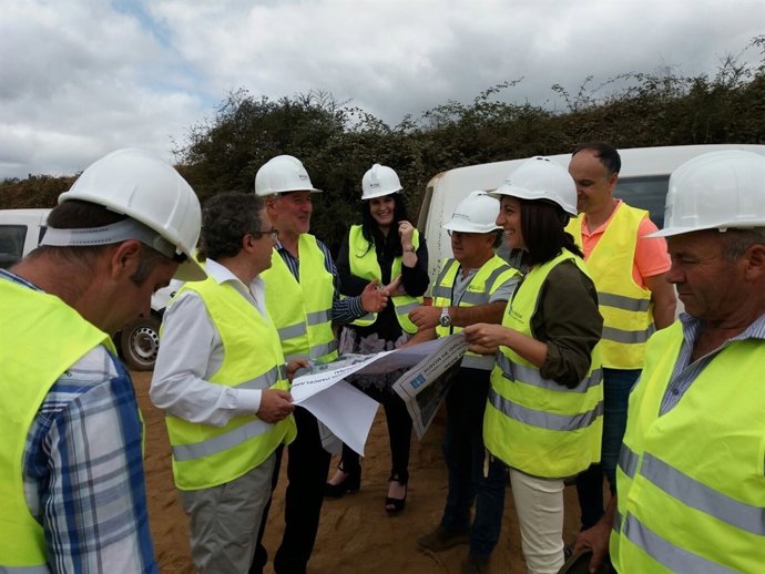 Ángeles Vázquez y Pérez Dubois visitan las obras de las vías de Arzúa