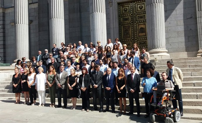 Minut de silenci al Congrés dels Diputats per les víctimes de Barcelona