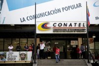 Venezuela bloquea las emisiones de dos canales de televisión colombianos
