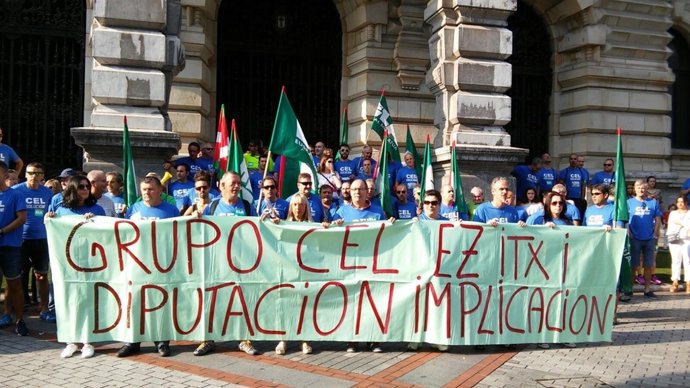 Trabajadores de CEL ante Diputación