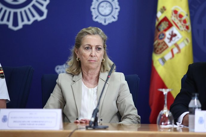 Concepción Dancausa acude a la presentación del libro Policía Nacional