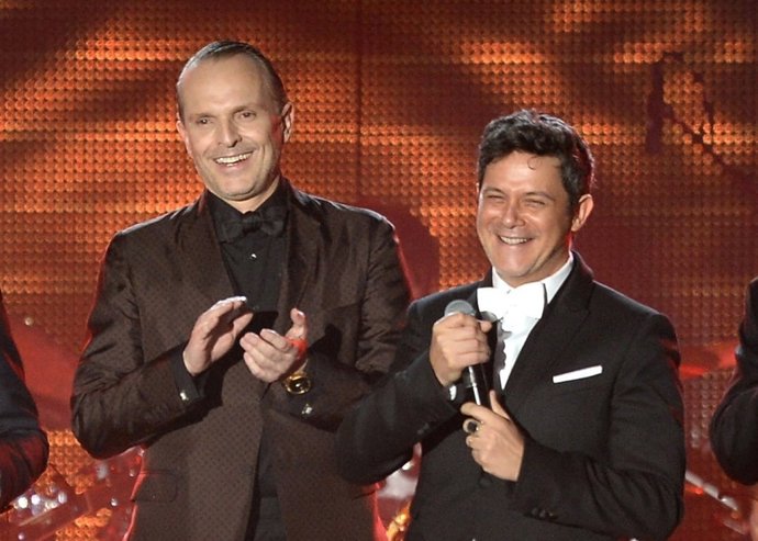 Alejandro Sanz y Miguel Bosé vuelven a recordar su juventud