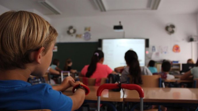 Nota Prensa Educación: La Junta Invertirá Más De 14,5 Millones De Euros En Equip