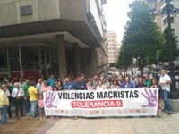 Los sindicatos se concentran por el último asesinato machista y recuerdan que "hay miles de Juanas en España"