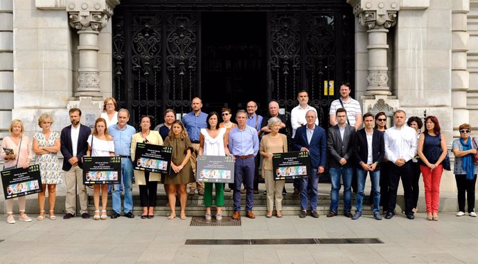 Minuto de silencio contra la violencia machista en Santander