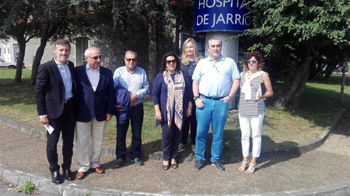 Carlos Suárez, segundo por la derecha