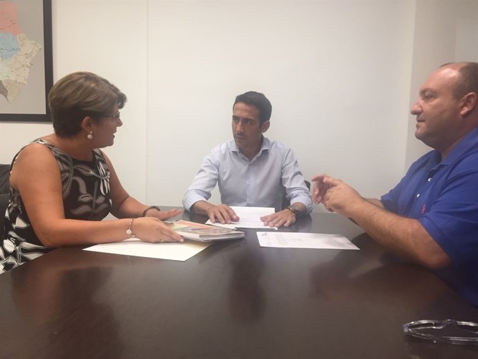 Liria reunido con la alcaldesa de Gádor, Lourdes Ramos