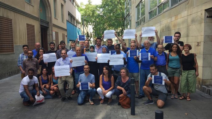 Representantes de colectivos sociales #AnemDeBlau