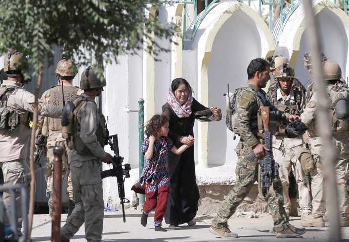 Atentado en una mezquita chií de Kabul