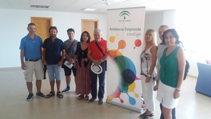 El grupo de visitantes italianos acompañados de técnicos del CADE Almería-Puerto
