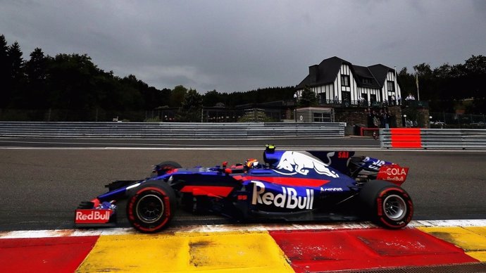 Carlos Sainz (Toro Rosso) rodando en Spa (Bélgica)