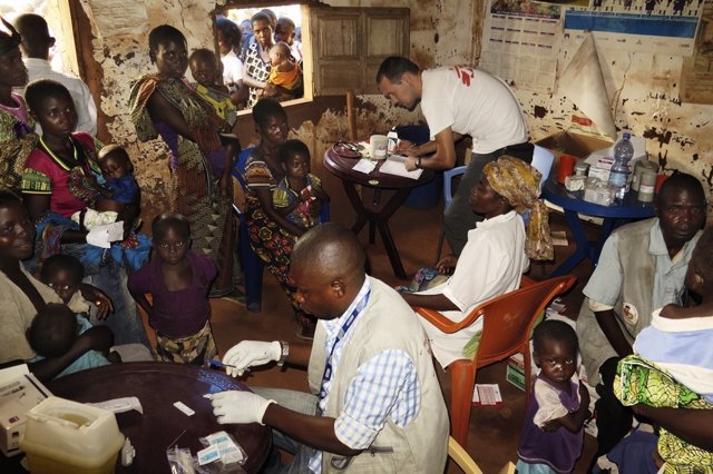 Campaña de MSF de vigilancia nutricional y vacunación en Kasai