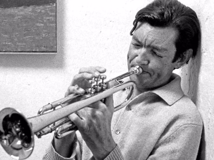 Julio Cortázar tocando la trompeta