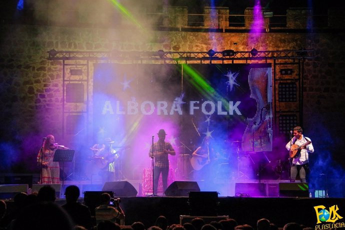 Actuación de Albora Folk en Plasencia