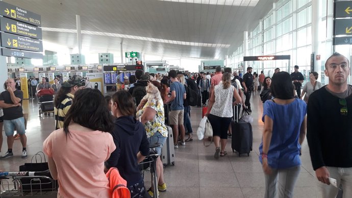 Cues en l'aeroport de Barcelona-El Prat